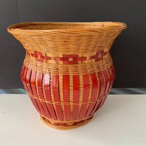 VINTAGE SHANGHAI HANDCRAFTS WOVEN VASE BASKET 8" by 9" top in diameter